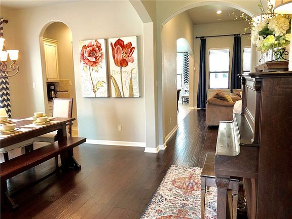 5th image of 2415 Sweetwater Ln