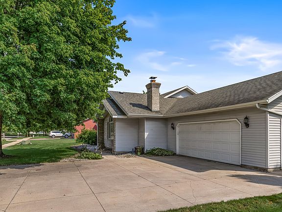 2nd image of 4829 Sierra Dr E