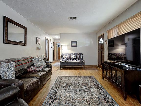 3rd image of 1609 S Pickard Ave