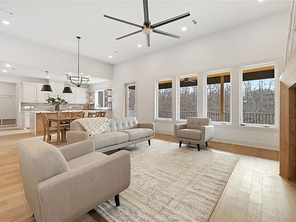 2nd image of 19 Cullen Hills Dr