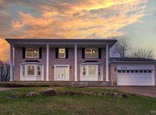 5394 Pond Bluff Dr, West Bloomfield, MI 48323