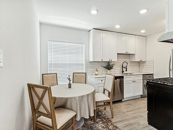 4th image of 1200 E 52nd St APT 209