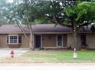 905 S Laurel Ave, Luling, TX 78648