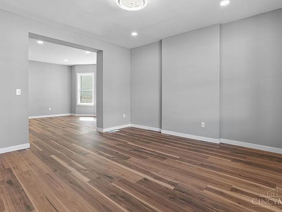 5th image of 1121 Grand Blvd