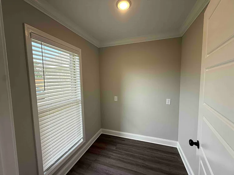 548 Patrick Farms Dr — Photo 4