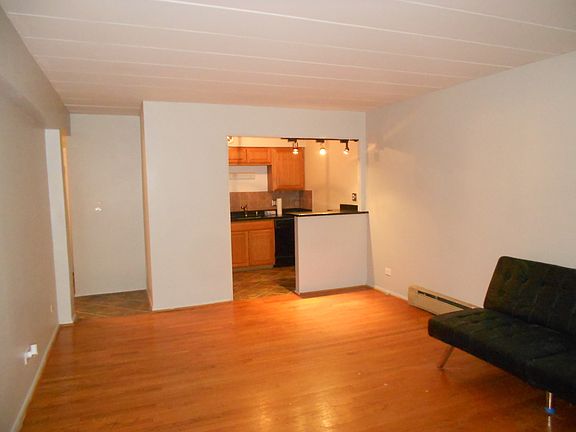 3rd image of 5616 N Kenmore Ave APT 2A