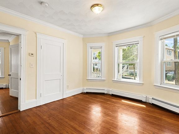 5th image of 75 Orchard St
