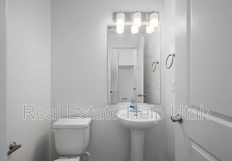 281 W 1150 N — Photo 23