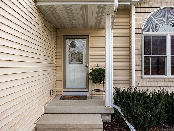3rd image of 2177 Westminster Cir