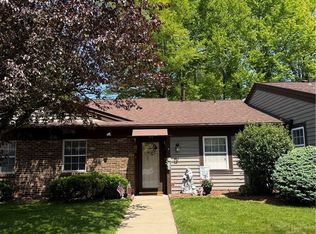 810 Nob Hill Dr APT 4, Niles, OH 44446