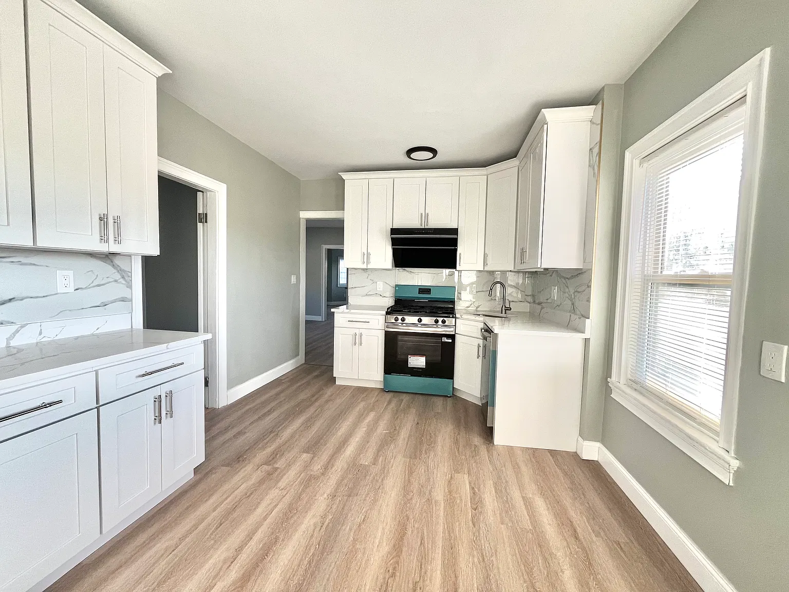 2 bed, 9999 sqft, $2,600 — Photo 2