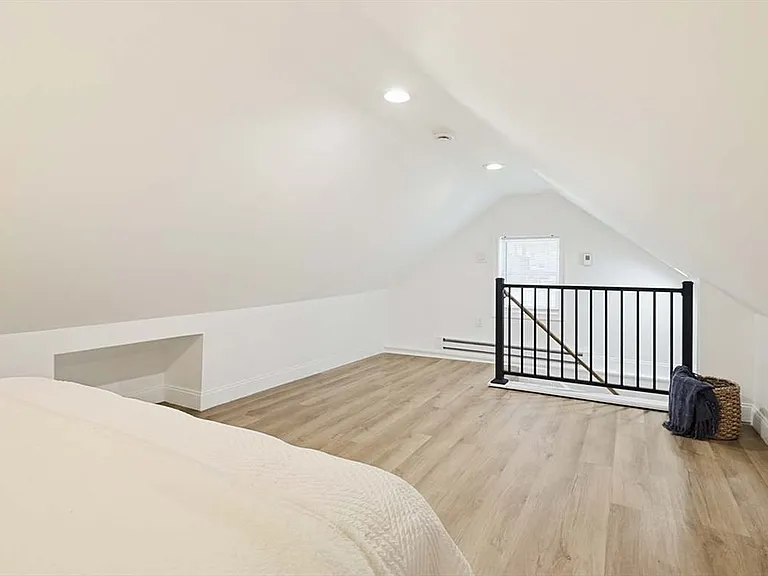 132 Sumner St — Photo 8