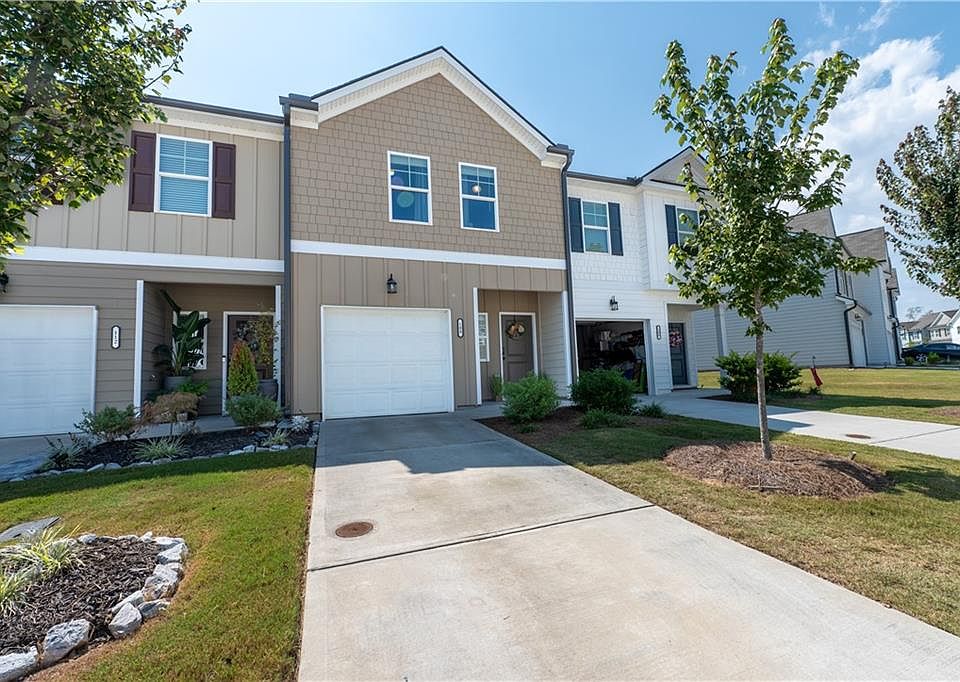 1st image of 108 Buckingham Ln