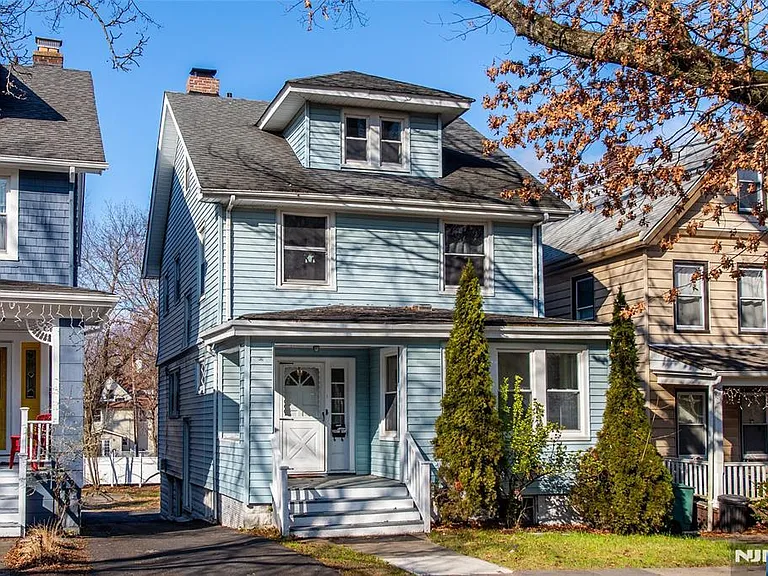 51 Riggs Pl — Photo 1