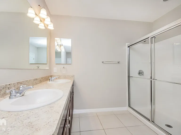 1461 Powell Ln — Photo 9