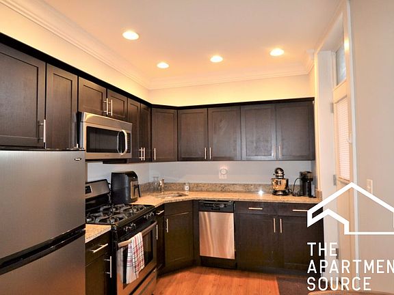 5th image of 4406 N Rockwell St #1