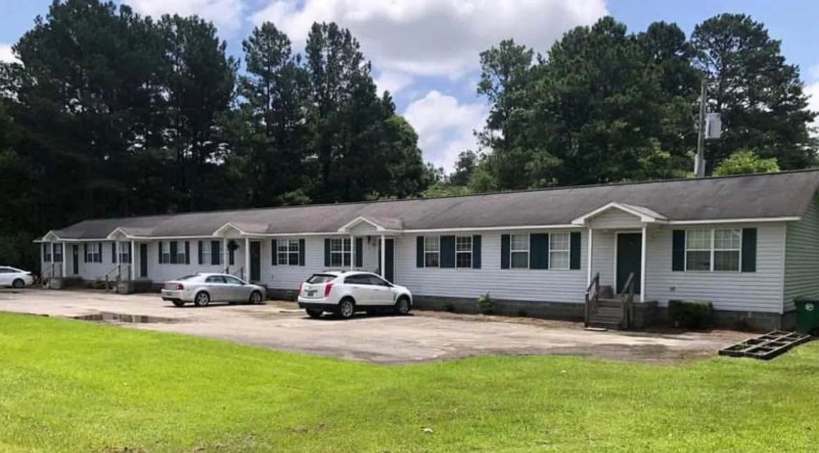 2 bed, 800 sqft, $825 — Photo 1