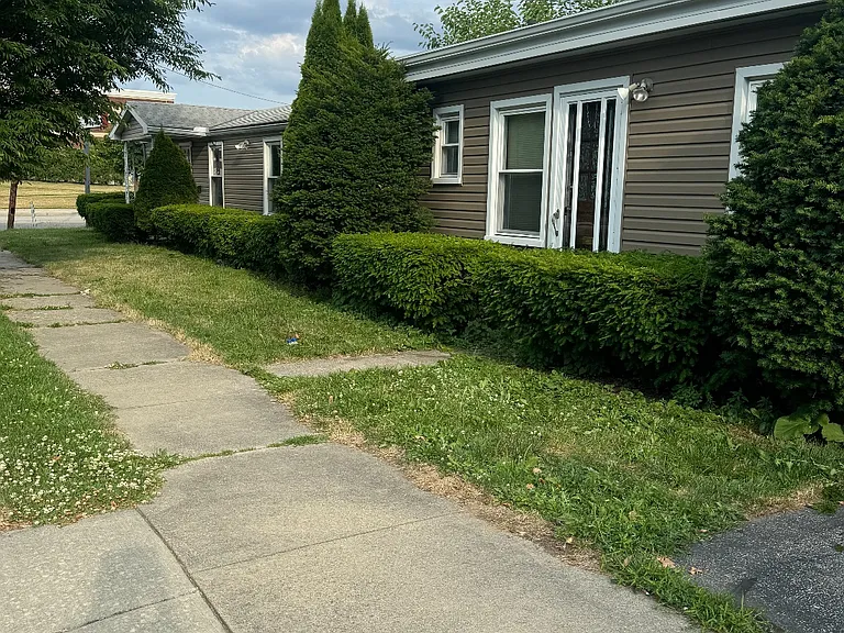 4221 Lewis Ave — Photo 2