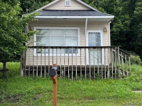 202 E 22nd Ave #A, Coal Valley, IL 61240