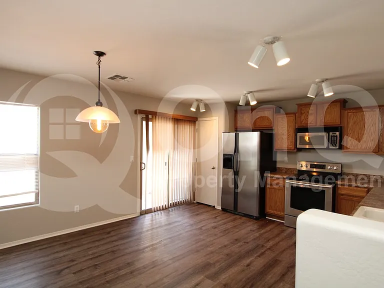 1286 W Roosevelt Ave — Photo 2