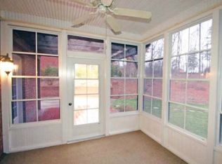 930 Meadowlands Dr, Winston Salem, NC 27107