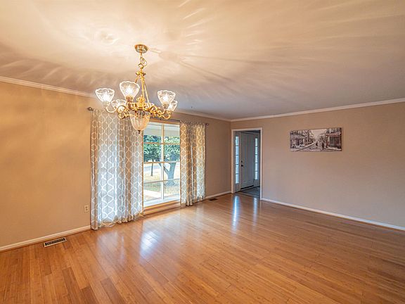 4th image of 102 Harper Dr
