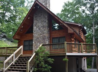 331 Canoebrook Dr, Hawley, PA 18428