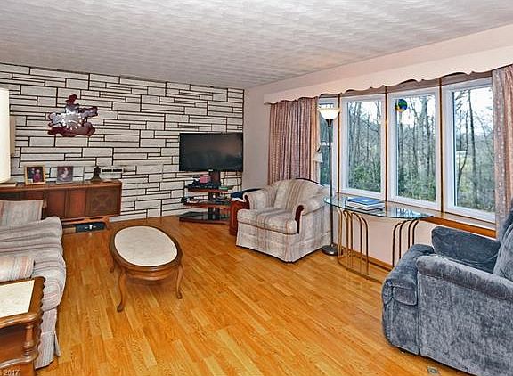 3rd image of 66 Pewee Ln