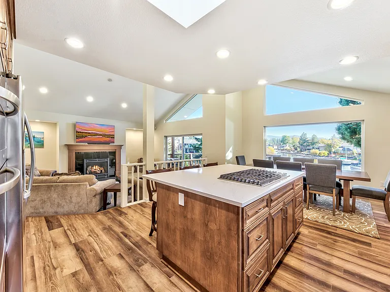 1661 Venice Dr — Photo 8