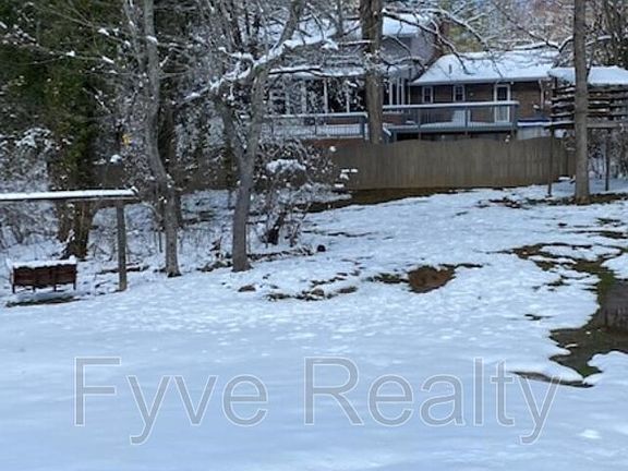 4th image of 740 Villa Crest Dr