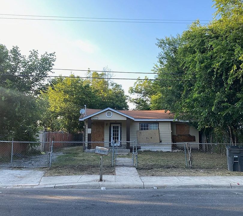1st image of 3027 Navajo St