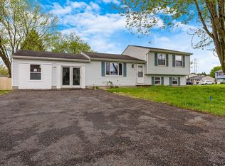 110 Snappy Ln, Liverpool, NY 13090