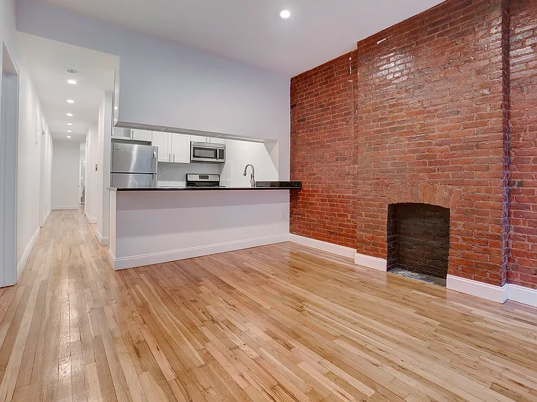 323 W 47th St #2B — Photo 1