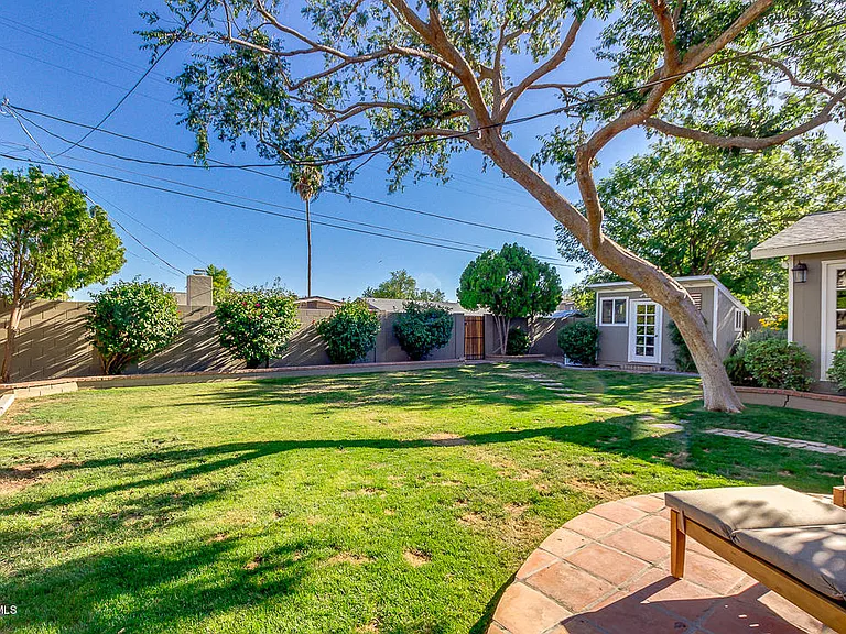4113 E Minnezona Ave — Photo 20