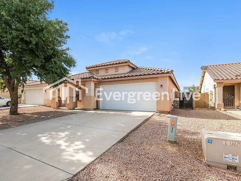 8053 W Caron Dr — Photo 2