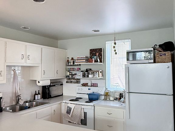 4th image of 1812 Canyon Blvd APT 2C