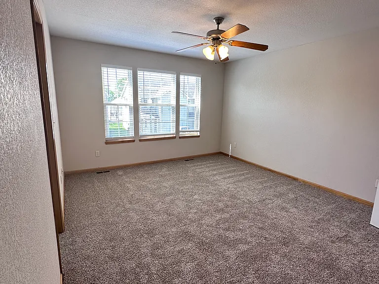 109 NE Adams Dairy Pkwy — Photo 8