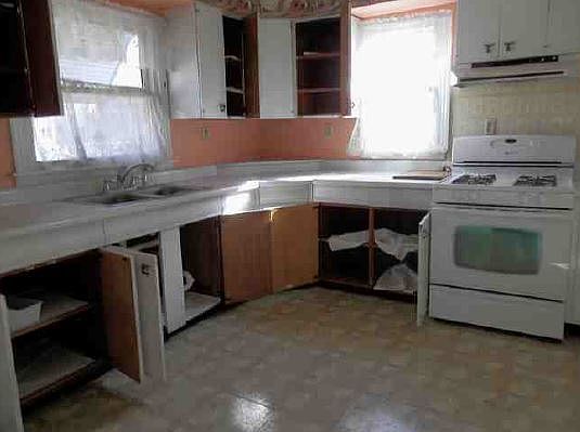 5th image of 2844 Gladstone St