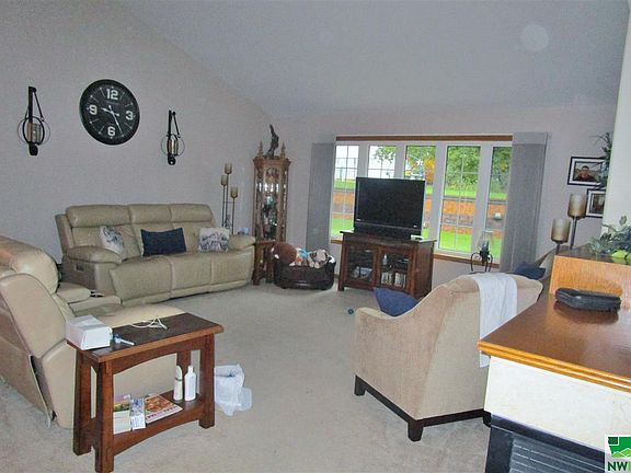 4th image of 600 S Ridge Dr