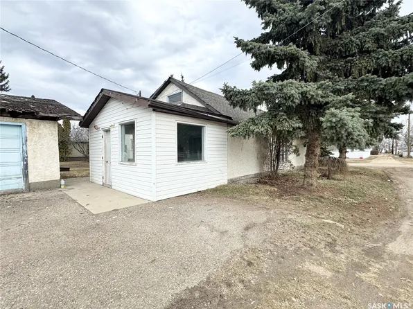 107 & 109 Otter Street, Cut Knife, SK S0M 0N0