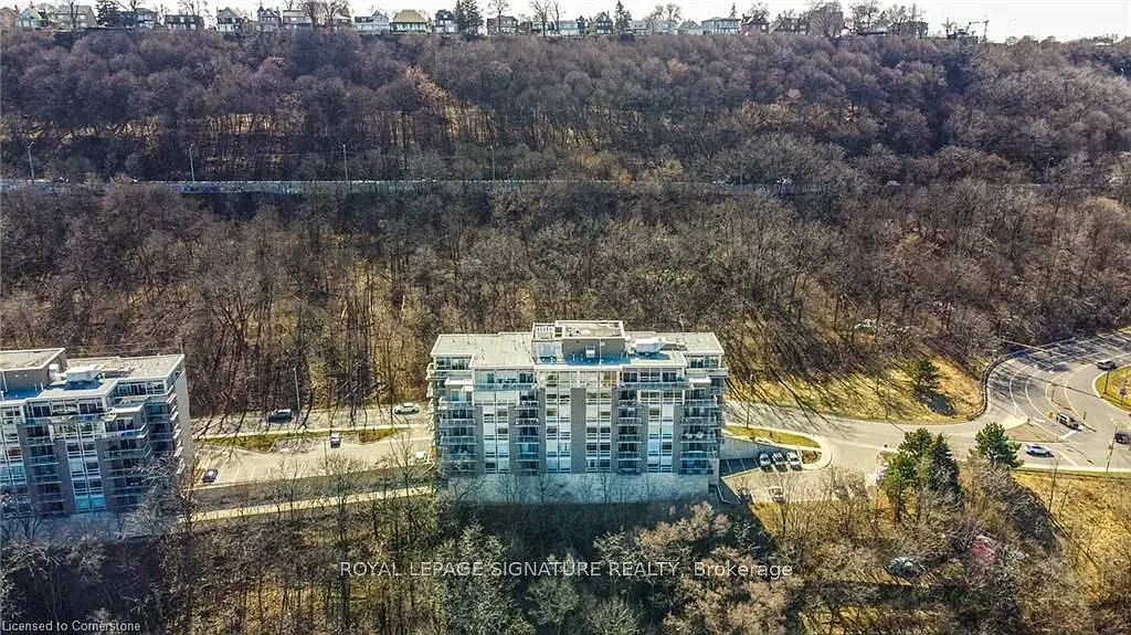 455 Charlton Ave E — Photo 3