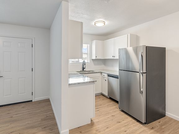 2nd image of 1819 Clements Ave #D103