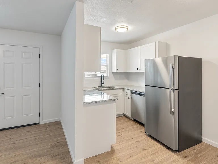 1819 Clements Ave #D103 — Photo 2