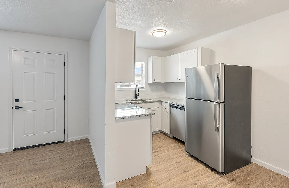 Building Photo - 1819 Clements Ave #D103