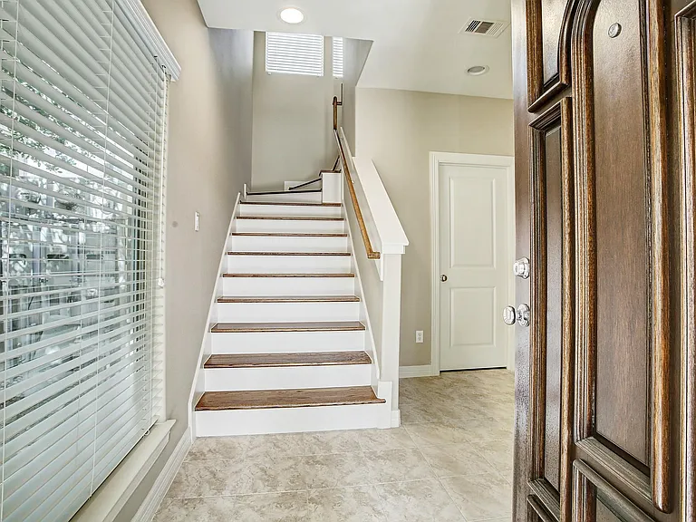 3830 Centerplaza Dr — Photo 2