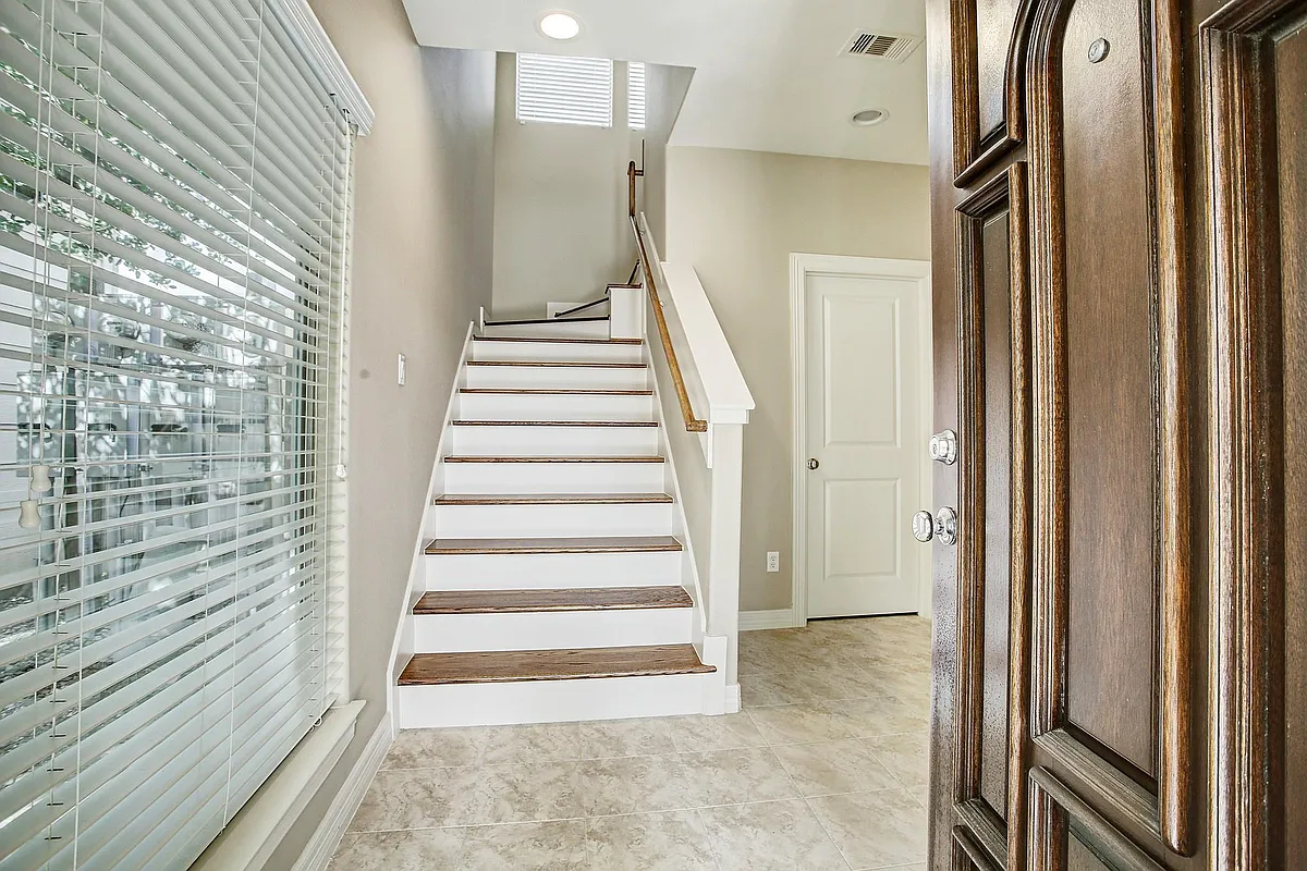 Building Photo - 3830 Centerplaza Dr