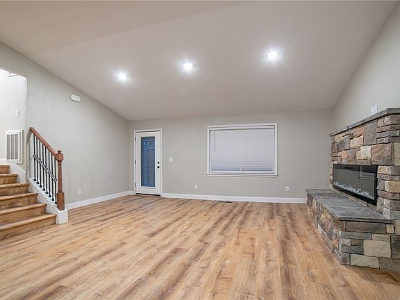 4th image of 1647 E Carolyn Dr