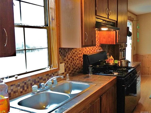 3rd image of 10111 Jennings Ln