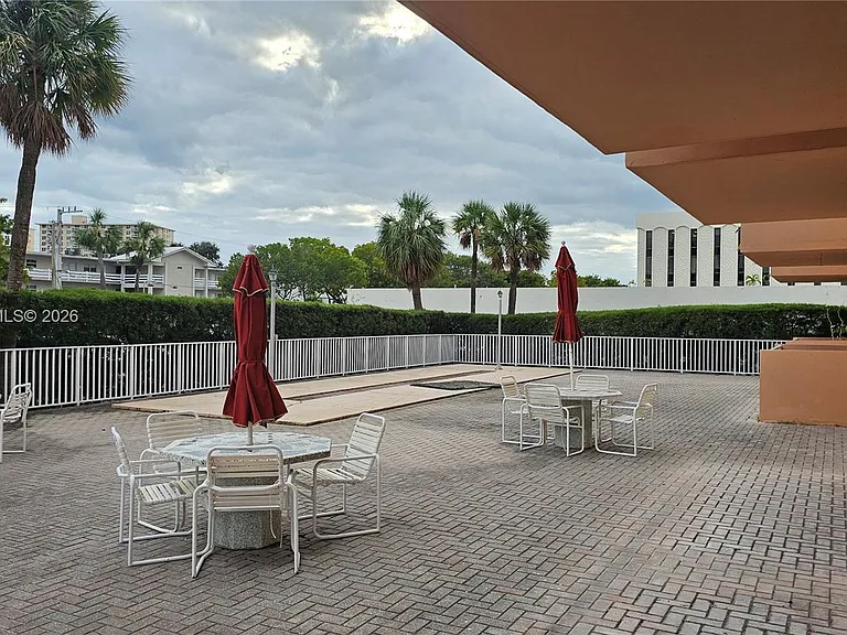 2200 E Hallandale Beach Blvd #709 — Photo 16
