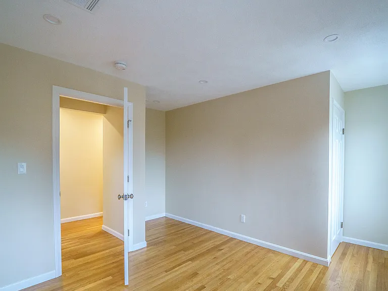 300 Adams St — Photo 25